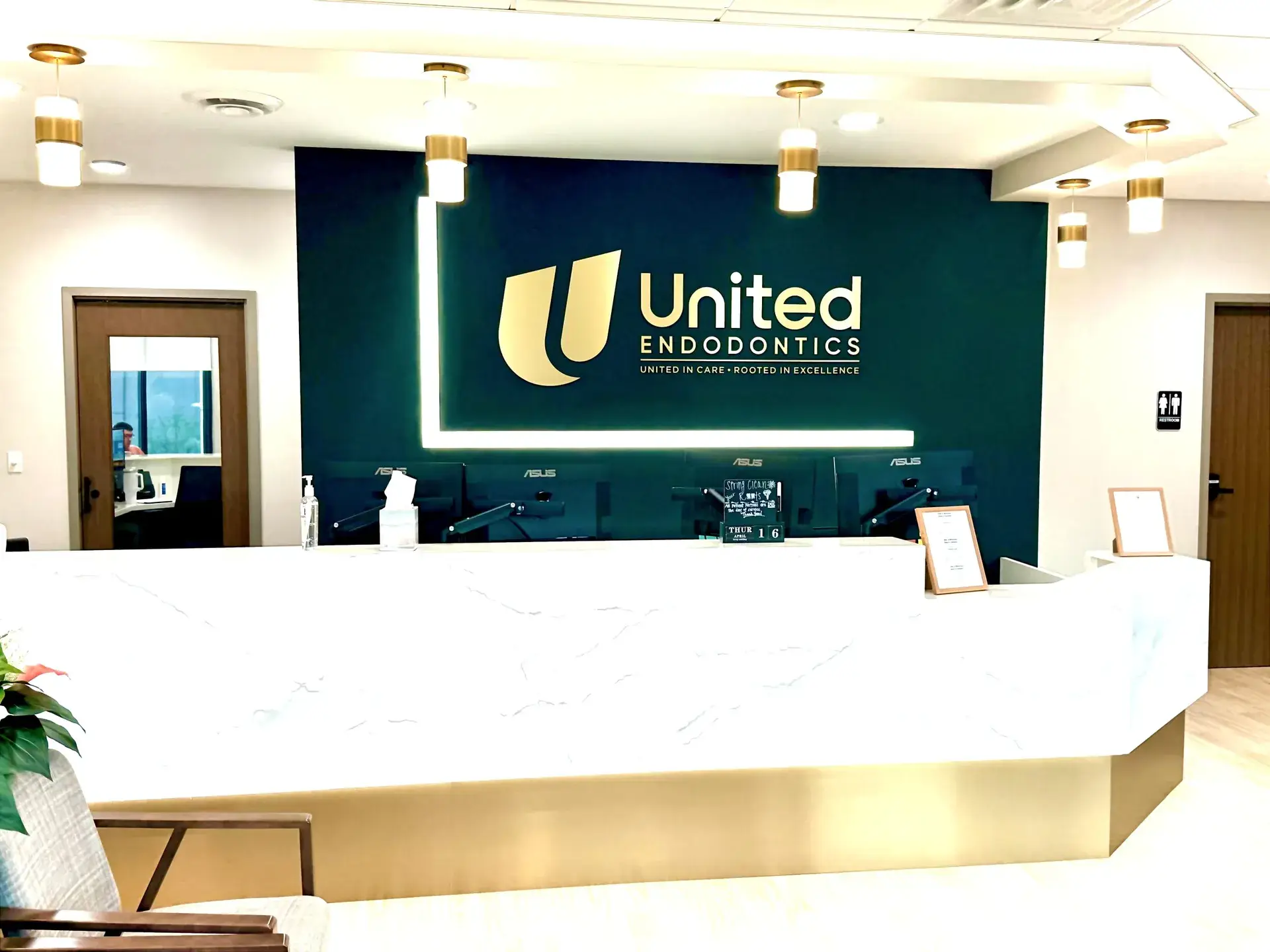 United Endodontics Valley View front desk